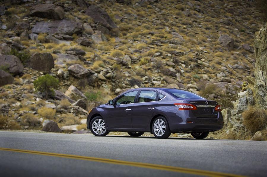  Nissan Sentra 2013 года  (фото 30 из 74)